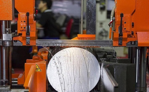 雅江立式金属带锯床切削出现跑带故障解决方法! 雅江立式金属带锯床切削出现跑带故障解决方法!